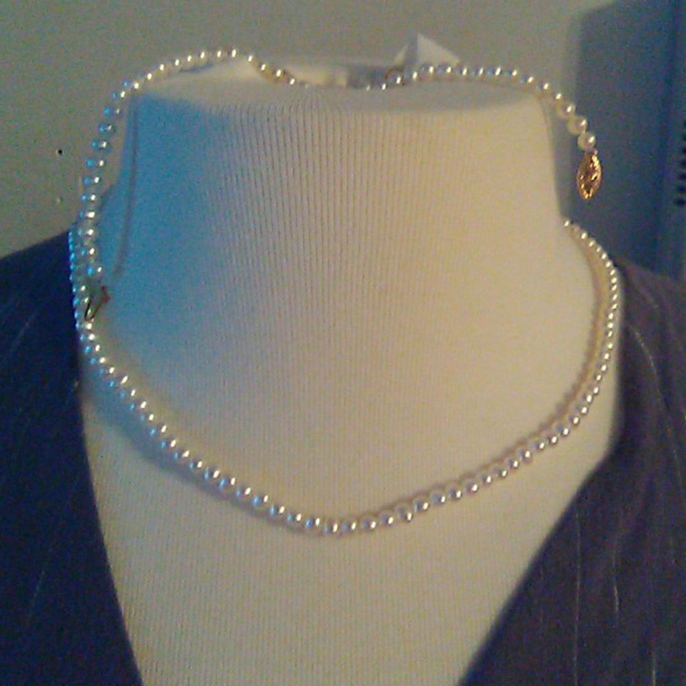 Pearl necklace & bracelet set